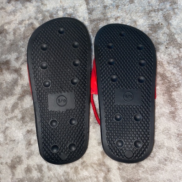 Disney Junior Mickey Mouse Sandals Sz 9/10 NEW - Picture 2 of 2